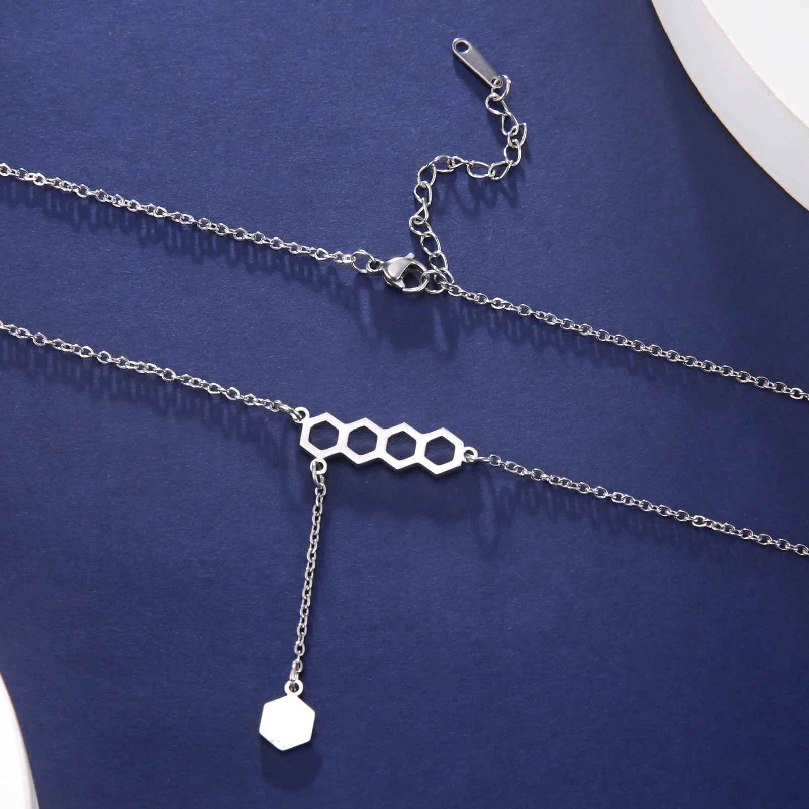 Dreamtimes Шестиугольные параллельные ожерелья с подвесками в виде сот для женщин, новое модное геометрическое ожерелье из нержавеющей стали, ювелирные изделия, подарки Изображение 4