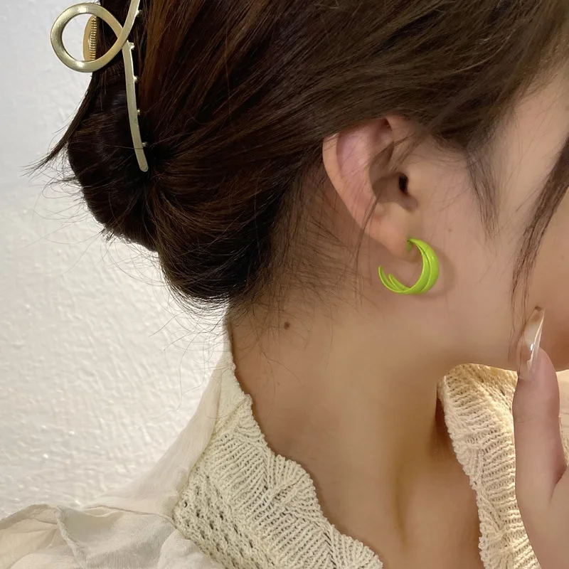 Новые зеленые сережки С-образной формы для женщин, короткие двухслойные серьги-кольца Изображение 4